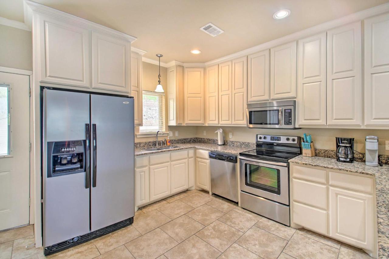 Lakefront Hot Springs Condo With Balcony And Boat Slip Exterior photo