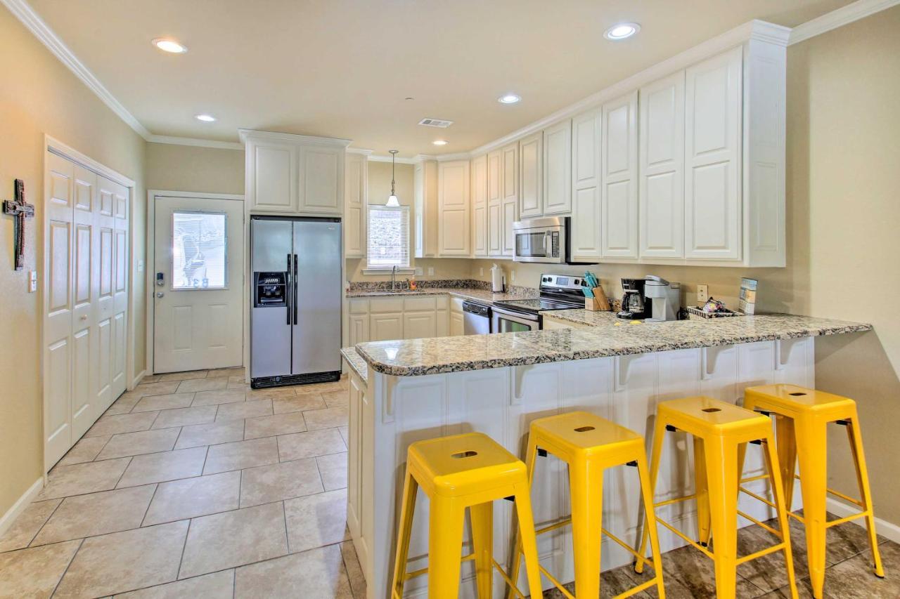 Lakefront Hot Springs Condo With Balcony And Boat Slip Exterior photo